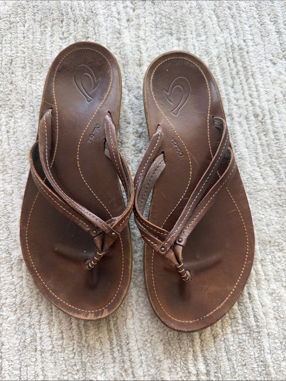 OLuKai leather flip flops